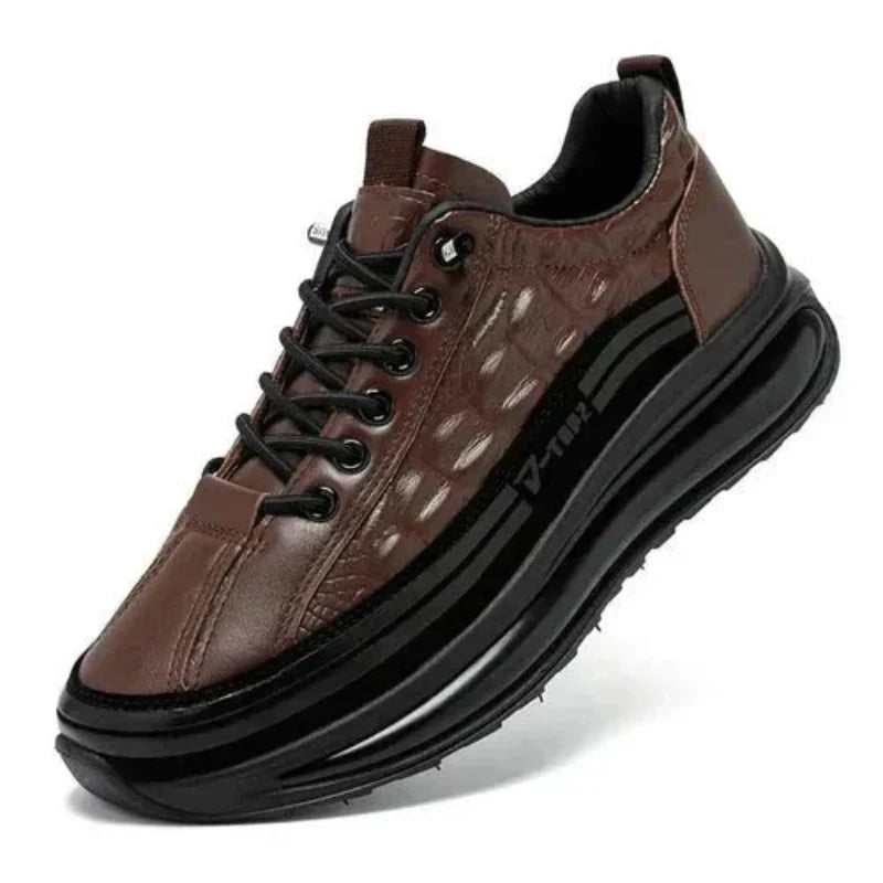 Tênis Masculino Estilo Couro De Crocodilo + Relogio de Brinde [Black-Friday]
